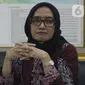 Komisioner KPU RI, Evi Novida Ginting saat memberi keterangan terkait pernyataan sikap KPU RI terhadap putusan DKPP di Gedung KPU RI, Jakarta, Kamis (19/3/2020). Evi Novida Ginting menyatakan keberatan dan akan mengajukan gugatan atas putusan DKPP. (Liputan6.com/Helmi Fithriansyah)