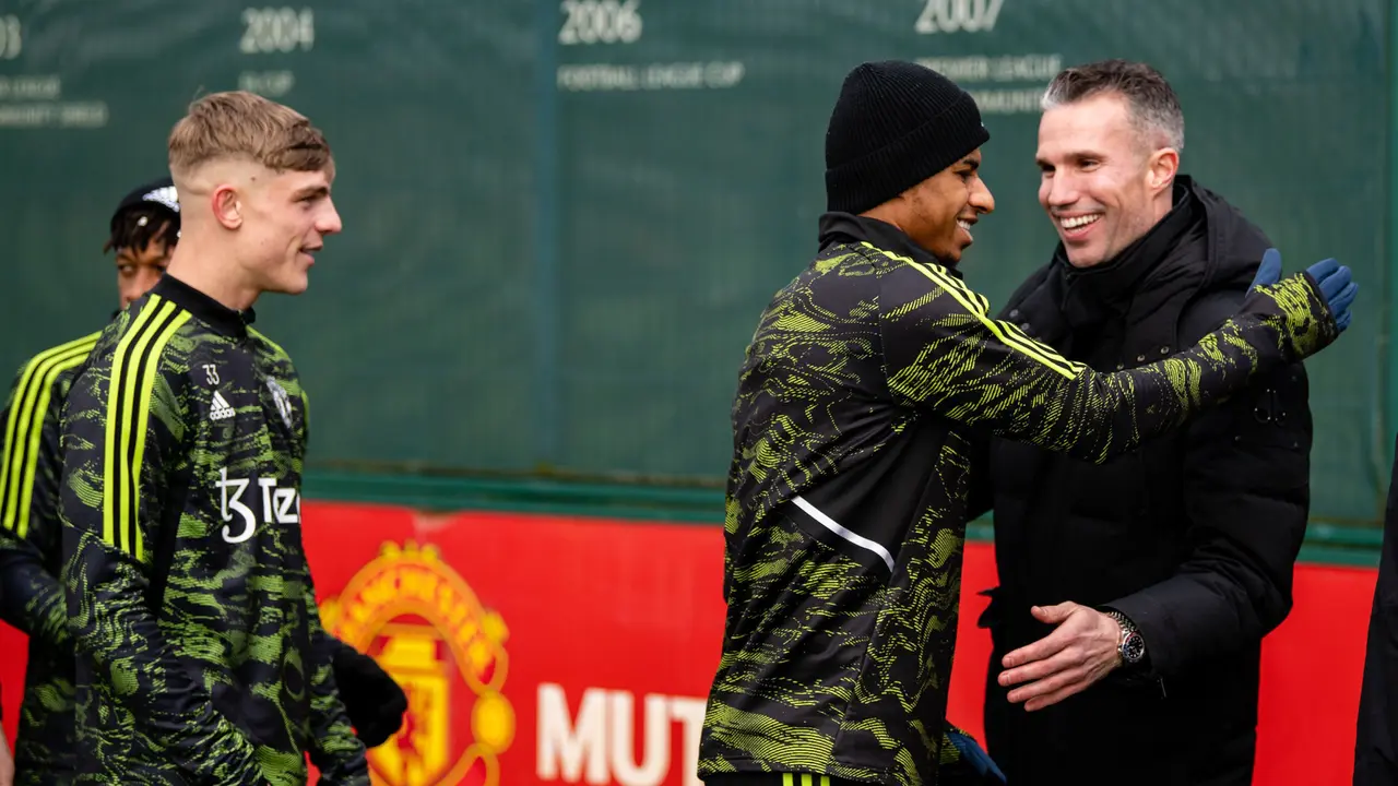 Foto: Lagi Latihan Persiapan Melawan Barcelona, Pemain MU Kedatangan Tamu Spesial