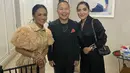 Keberadaan Sandhy Sondoro di acara ini bukan hanya sekadar menghibur, tetapi juga membawa kesan mendalam bagi para tamu yang hadir. Suara khasnya berpadu dengan kehangatan pesta. Rupanya, Ashanty juga turut hadir di perayaan ultah suami Krisdayanti. (Liputan6.com/IG/@sandhysondoro_official)