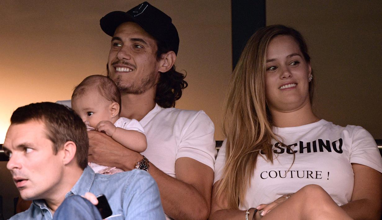 Menurut Cavani, makna dari selebrasi yang biasa dia lakukan adalah sebuah perayaan gol yang merangkum semua hal tentang nama putrinya, India dan penduduk asli Uruguay. (Foto: AFP/Martin Bureau)