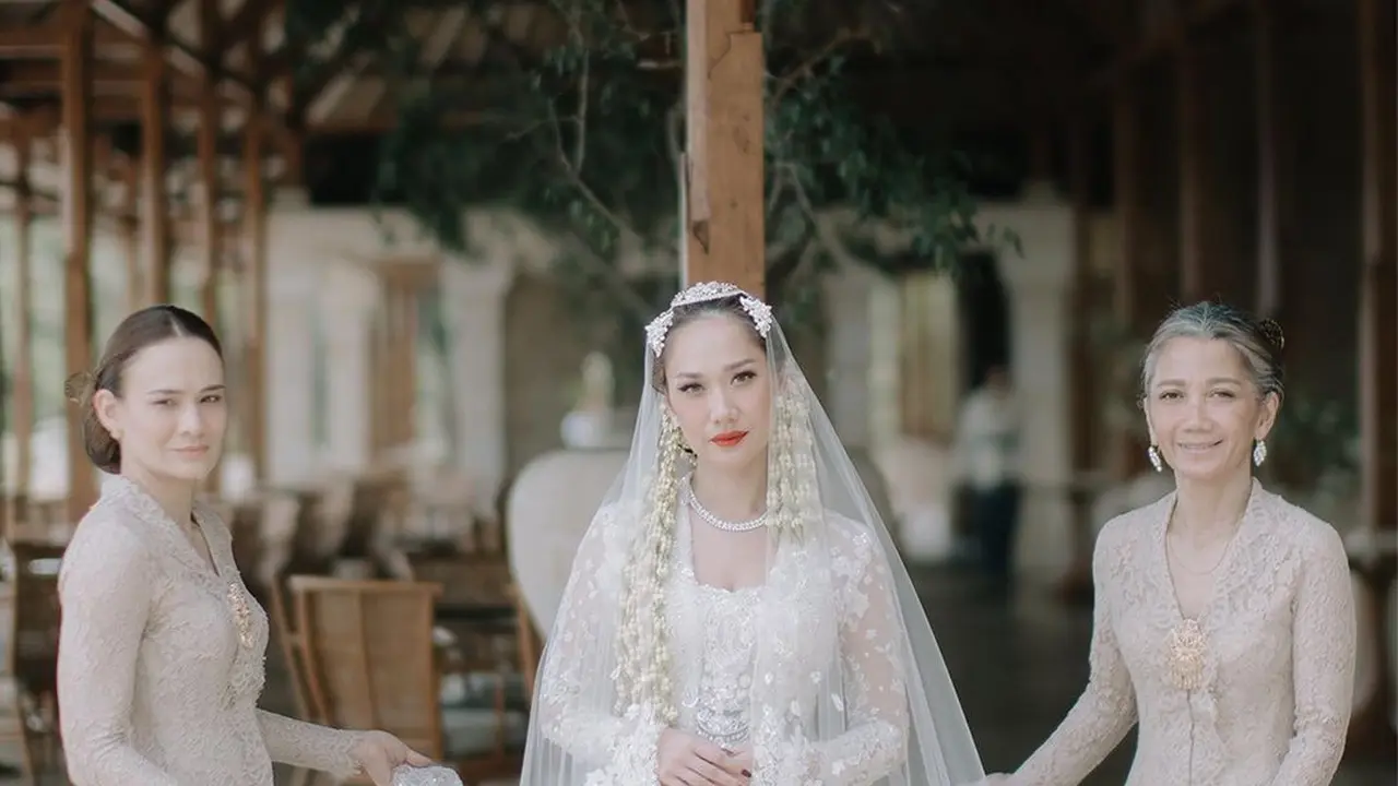 6 Potret Aishah Sinclair Antarkan BCL Menuju Pelaminan Pengantin