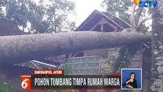 Pagi ini warga bergotong royong dibantu relawan dan Satgas BPBD (Badan Penanggulangan Bencana Daerah) Karanganyar kerja bakti untuk memotong pohon yang menimpa rumah.