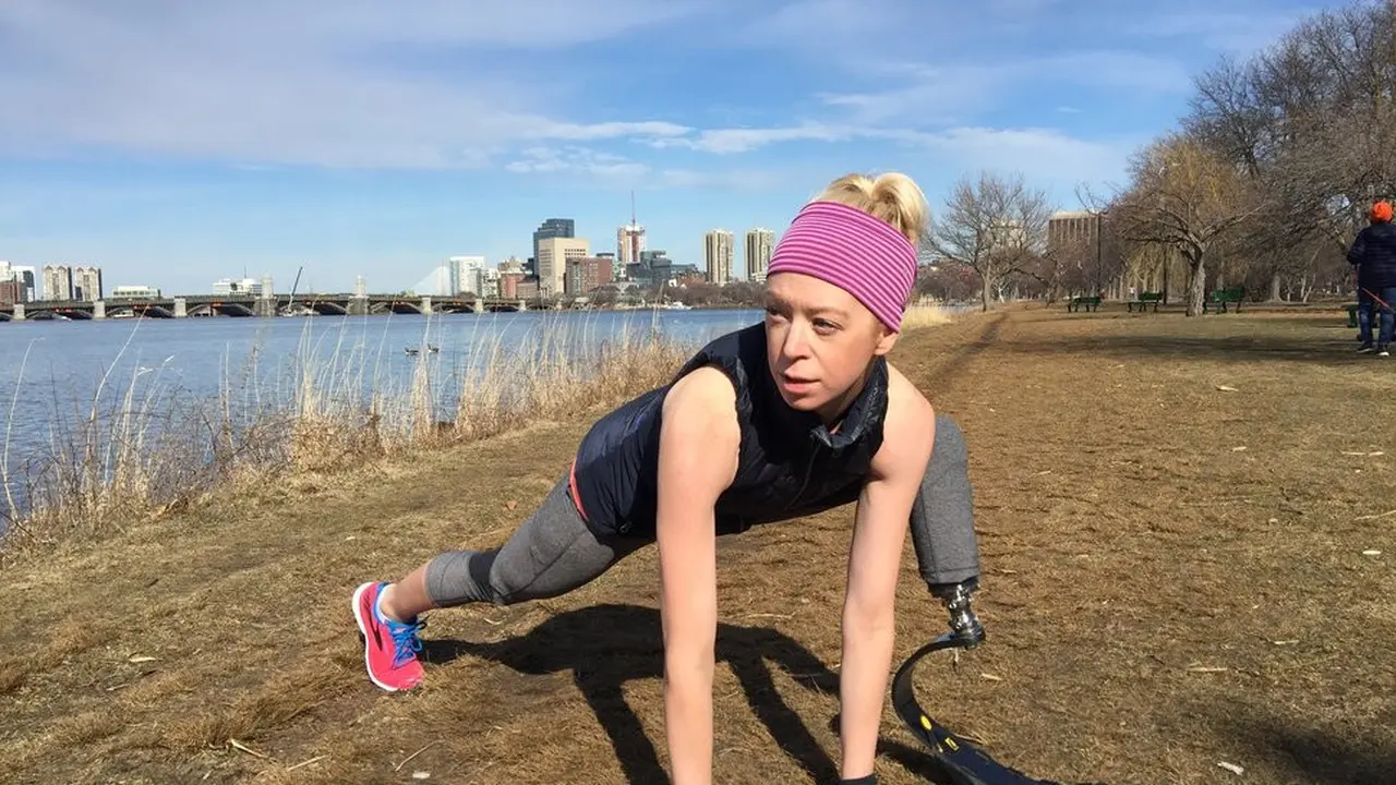 Kehilangan Kaki Saat Bom Boston, Penari Ini Kini Ikut Maraton
