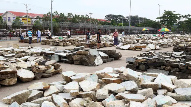 Bongkahan Batu Mulia di Myanmar
