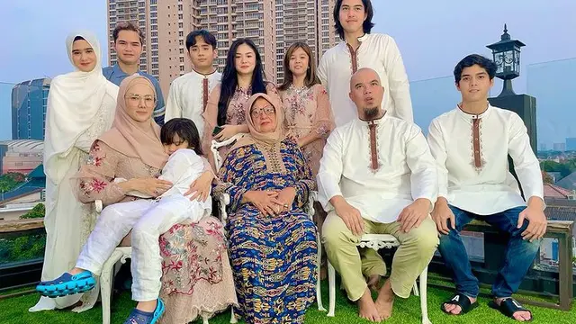 Keluarga Ahmad Dhani dan Mulan Jameela. (Foto: Instagram/mulanjameela1)