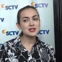 Sering beradu akting dengan Nicole Rossi, Rianti Cartwright pun harus benar-benar mencocokkan baju dan latar sesuai Drama Elif Turki. Untuk segi kostum, Rianti dan Nicole menggunakan baju yang dijahit khusus dari crew wardrobe Elif Indonesia.