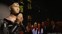 Di Jepang, ada pendeta Buddha yang diciptakan dari robot. Bisa berkhotbah dan berdoa. (AFP/C. Triballeau)
