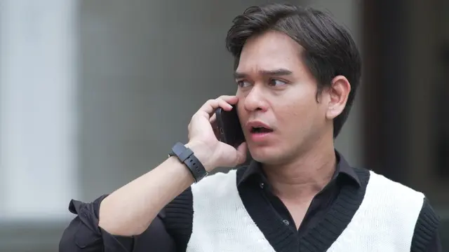 Di Antara Dua Cinta