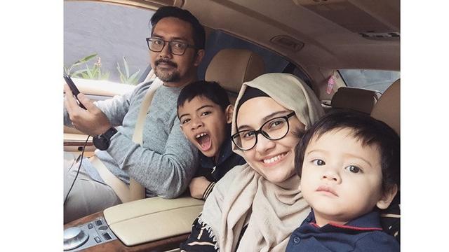 Anniversary ke-8, Ini 6 Momen Manis Zee Zee Shahab dan Prabu Revolusi