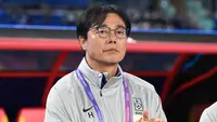 Hwang Sun-hong jadi pelatih sementara Timnas Korea Selatan. (Bola.com/Dok.AFP/Jung Yeon-je).