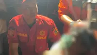 Damkar Evakuasi Korban Tak Sadarkan Diri dari Gedung Bapenda DKI