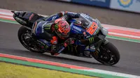Pembalap Monster Yamaha, Fabio Quartararo keluar sebagai yang tercepat pada FP 2 MotoGP Mandalika 2022, Jumat (18/3/2022). (AFP/Bay Ismoyo).