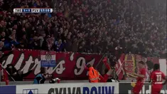 Ziyech terjatuh dengan posisi kepala terlebih dahulu. Meski demikian, ia tak mengalami luka yang serius dalam aksinya tersebut.
