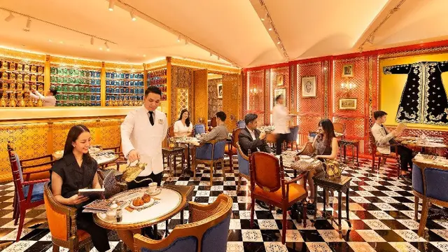 Bagian depan Bacha Coffee Plaza Senayan.