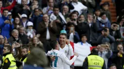 Ekspresi pemain Real Madrid, Cristiano Ronaldo merayakan gol ke gawang Alaves pada La Liga Santander di Santiago Bernabeu stadium, Madrid, (24/2/2018). Real Madrid menang 4-0. (AP/Francisco Seco)