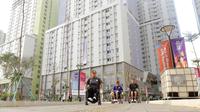 Atlet Asian Para Games berkeliling Wisma Atlet, Kemayoran, Jakarta, Rabu (03/10/2018). Menjelang sore hari, para atlet melakukan berbagai aktifitas mulai dari berolahraga, memotret, bermain biliar hingga keliling wisma. (Bola.com/M Iqbal Ichsan)