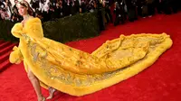 Rihanna saat menghadiri Met Gala 2015 di Metropolitan Museum of Art, New York City pada 4 Mei 2015. (LARRY BUSACCA / GETTY IMAGES NORTH AMERICA / GETTY IMAGES VIA AFP)