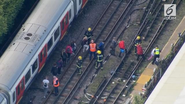 Diduga ledakan tersebut adalah serangan teroris yang  menyasar pada penumpang kereta.