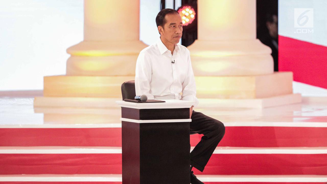 Peluk Hangat Jokowi dan Prabowo Awali Debat Kedua Capres