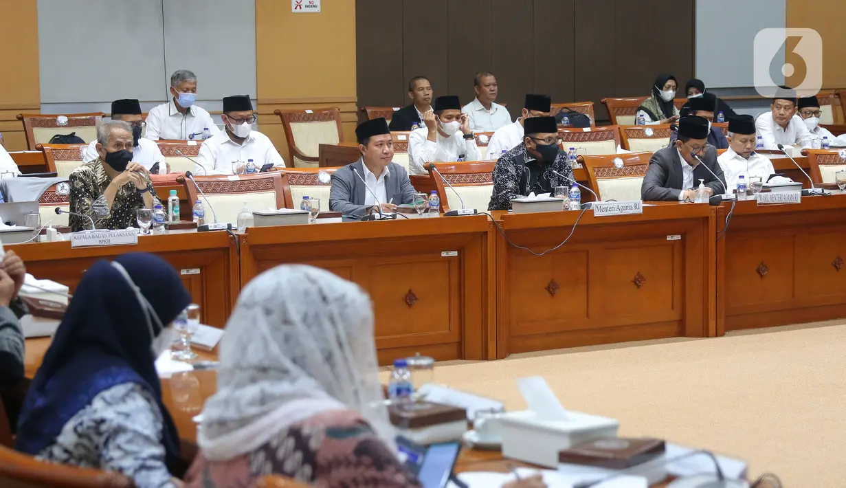 Suasana rapat kerja Menteri Agama Yaqut Cholil Qoumas dengan Komisi VIII DPR RI di Kompleks Parlemen, Senayan, Jakarta, Selasa (31/5/2022). Rapat tersebut membahas persiapan pelaksanaan ibadah haji dan alokasi quota pengawas haji tahun 1443H/2022M. (Liputan6.com/Angga Yuniar)