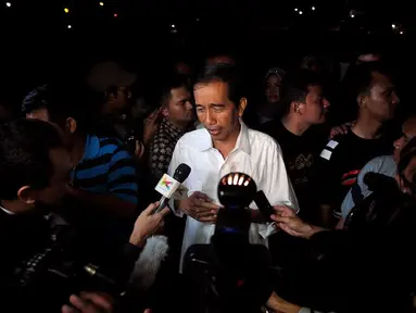 [FOTO] Usai Dicalonkan, Jokowi Tak Mau Diganggu
