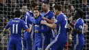 Para pemain Chelsea merayakan gol dari titik penalti yang dicetak Eden Hazard ke gawang Bournemouth. Selain sebuah gol dari Hazard, dua gol Chelsea lainnya disarangkan oleh striker mereka, Pedro. (Reuters/Peter Nicholls)