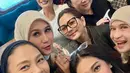 Tak hanya urusan busana, wajah para artis 90an ini tetap masih tampak awet muda dan glowing. Jadi siapa favorit sahabat Fimela? [@inekekoes]