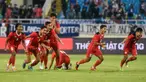 Para pemain Timnas Indonesia melakukan selebrasi usai mengalahkan Malaysia pada laga perebutan medali perunggu SEA Games 2021 yang digelar di Stadion My Dinh, Hanoi, Minggu (22/5/2022). (AFP/ Ye Aung Thu)