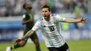 Gelandang Argentina, Lionel Messi, merayakan gol yang dicetaknya ke gawang Nigeria pada laga grup D Piala Dunia di Stadion St Petersburg, St Petersburg, Selasa (26/6/2018)/ Argentina menang 2-1 atas Nigeria. (AP/Petr Josek)