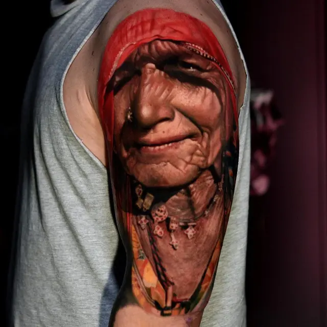 Seniman Ini Buat Tato Wajah Terlihat Sangat Nyata, 7 Hasilnya Mengagumkan