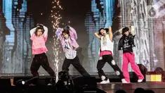 Salah satu subunit grup NCT, yaitu WayV menggelar fan meeting bertajuk "2023 WayV Fanmeeting Tour [Phantom] in Jakarta" di ICE BSD Tangerang, Banten, Sabtu (29/4/2023). (Liputan6.com/Johan Tallo)