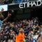 Gelandang Manchester City, Jeremy Doku (kiri), merayakan gol pembuka yang dicetaknya dalam pertandingan Liga Inggris antara Manchester City melawan Brentford di Stadion Etihad, Manchester, Inggris barat laut, pada 9 Mei 2026. (Darren Staples / AFP)