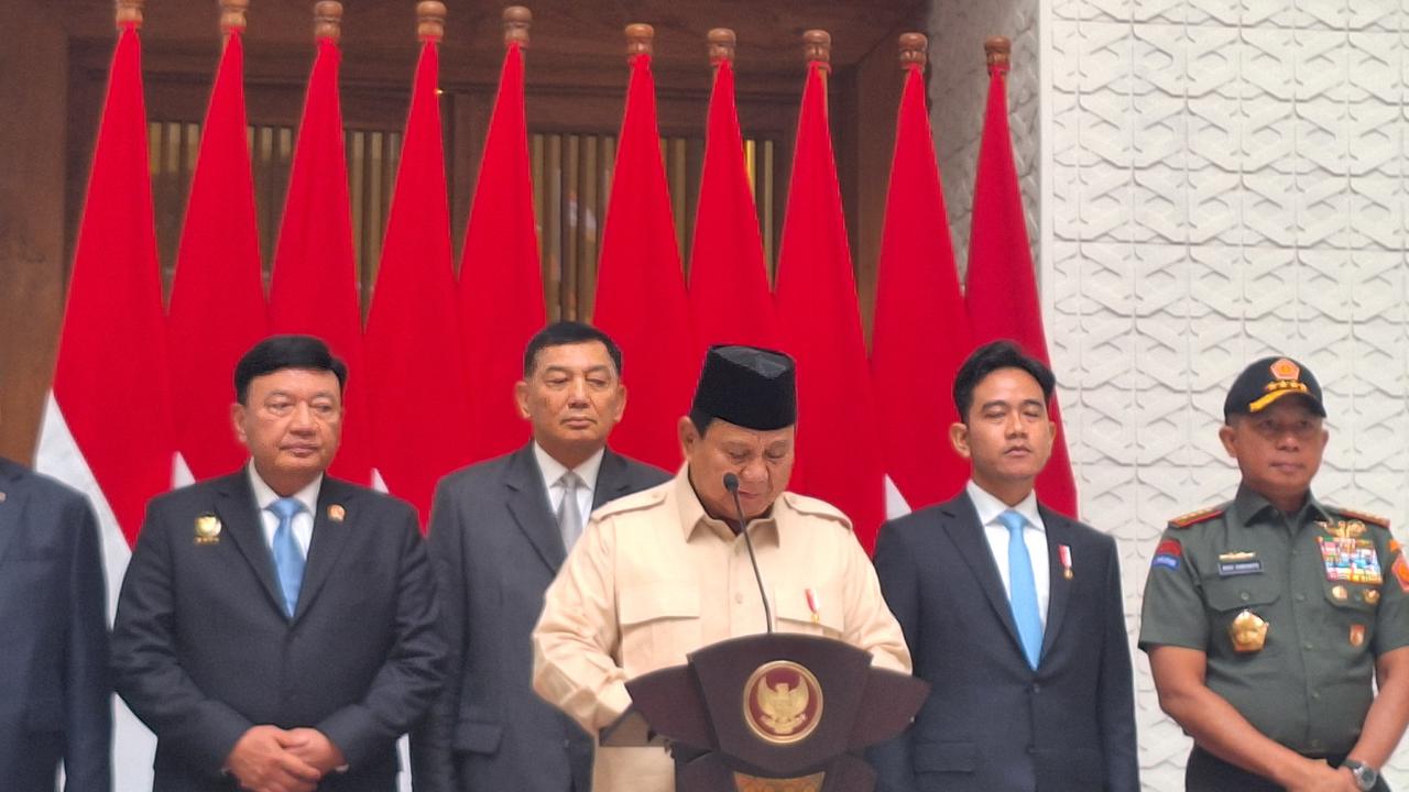Presiden RI Prabowo Subianto saat hendak bertolak ke Kairo, Mesir, Selasa (17/12/2024).