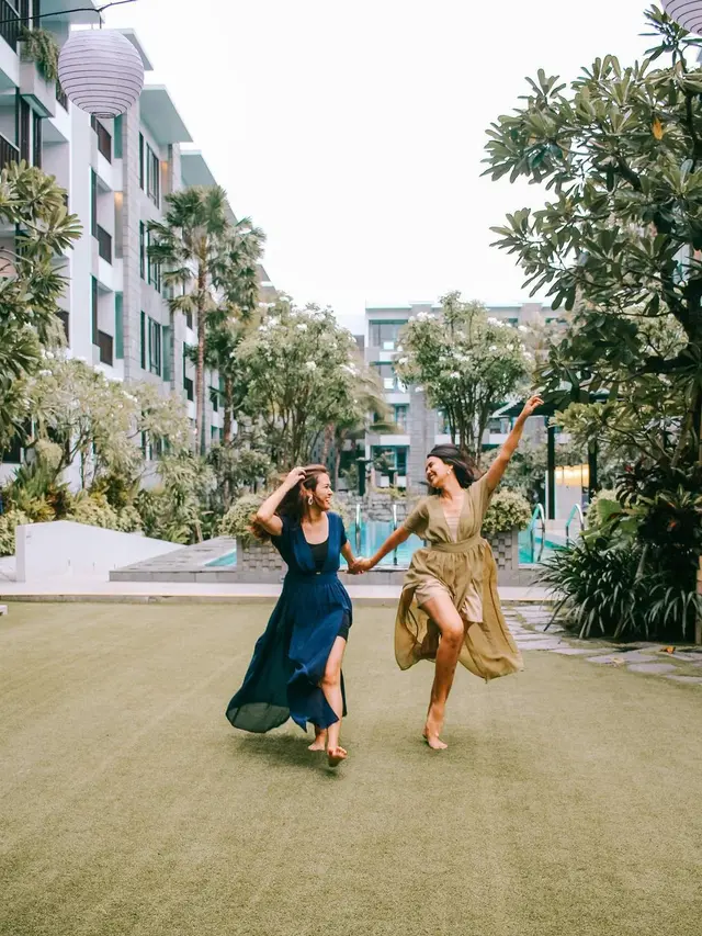 Potret Persahabatan Rebecca Tamara dan Valerie Krasnadewi. (Sumber: Instagram/rebbecatamara)