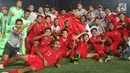 Pemain Timnas Indonesia merayakan gelar juara Piala AFF U-22 2019 setelah mengalahkan Thailand pada laga final di Stadion National Olympic, Phnom Penh, Selasa (26/2). Indonesia menjadi juara setelah mengalahkan Thailand 2-1. (Bola.com/Zulfirdaus Harahap)