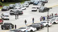 Kasus penembakan di rumah sakit yang berlokasi di Tulsa, negara bagian Oklahoma. Kasus ini terjadi tak lama usai penembakan massal di SD yang berlokasi di San Antonio, Texas.&nbsp;(Ian Maule/Tulsa World via AP)