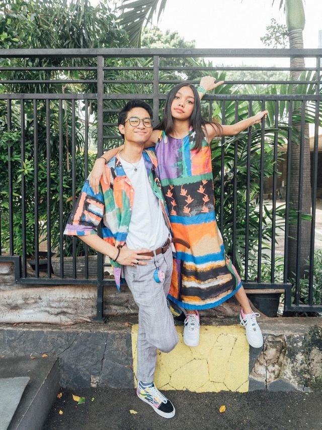 Jarang Tersorot, Ini 7 Potret Mesra Naura dan Devano Danendra