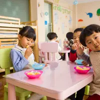 Perhatikan asupan gizi yang cukup untuk mendukung tumbuh kembang sang buah hati.