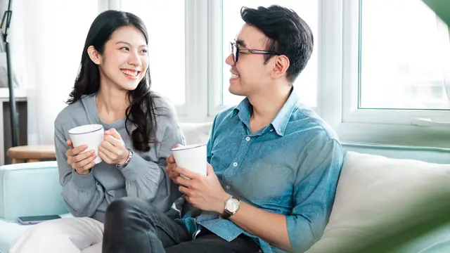 perempuan dan pasangan 21 agustus
