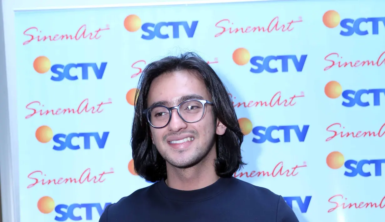 Dalam kisahnya Fano merupakan seorang suami yang selalu bertengkar dengan sang istri yang diperankan oleh Eva Anindita. Usia Fano di sini diakui Omar jauh lebih tua dari usia dirinya saat ini yang baru 21 tahun. (Nurwahyunan/Bintang.com)