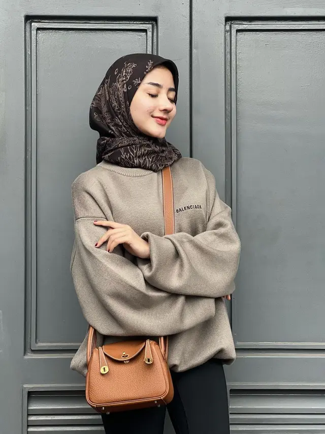 6 Potret Ghea Youbi Pakai Hijab, Penampilannya Bikin Pangling