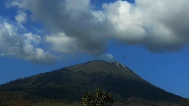 Gunung Ili Lewotolok Muntahkan Kolom Abu 4 000 Meter Warga Panik Berhamburan Regional Liputan6 Com