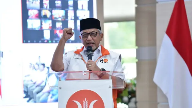 Presiden PKS Ahmad Syaikhu di aula DPTP PKS, Jakarta, Minggu (7/4/2024).