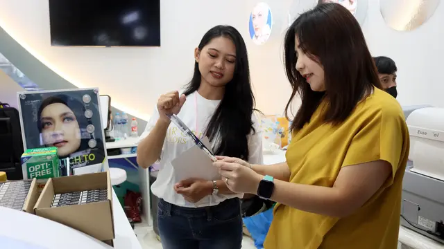 Lensa Kontak Air Optix Colors Berbahan Silicone Hydrogeldari Alcon. dok. Istimewa