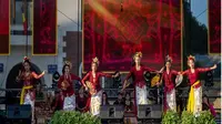 KBRI Bucharest bekerja sama dengan komunitas seni Indonesia di Bucharest menggelar Pentas Seni Budaya pada Festival Internasional Ceahlaul Piatra Neamț 2022 dalam rangka peringatan Hari Ulang Tahun (HUT) Kemerdekaan RI ke-77. (Dok: Kemlu RI)
