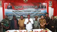 Wamendagri Wempi saat mengikuti Rapat Koordinasi dalam rangka Penyiapan Lahan Lokasi Pembangunan Pusat Pemerintahan Papua Pegunungan yang berlangsung di Kantor Gubernur Papua Pegunungan, Wamena. (Foto: Istimewa)