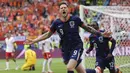 Selebrasi striker Timnas Belanda, Wout Weghorst setelah mencetak gol kedua timnya ke gawang Timnas Polandia pada laga Grup D Euro 2024 di Volksparkstadion, Hamburg, Jerman, Minggu (16/6/2024). (dpa via AP Photo/Jens Buettner)