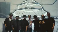 Angga Dwimas Sasongko Sutradarai Music Video Ost Film Eggnoid yang Dinyanyikan Nidji