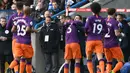 Perayaan gol pertama yang dicetak Danilo pada menit ke-18 pada laga lanjutan Premier League yang berlangsung di stadion John Smith, Huddersfield, Minggu (20/1). Manchester City menang 3-0 atas Huddersfield. (AFP/Paul Ellis)