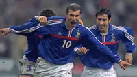 Kemenangan Tim Nasional Prancis pada perhelatan Piala Dunia 1998 dan Piala Eropa 2000 tak lepas dari penampilan gemilang pemain gelandang serang ini. Namun yang paling mengesankan ketika pemain berketurunan Aljazair ini menunjukkan aksi sihirnya di Piala Eropa tahun 2000 silam (Foto: AFP/P. Hertzog)
